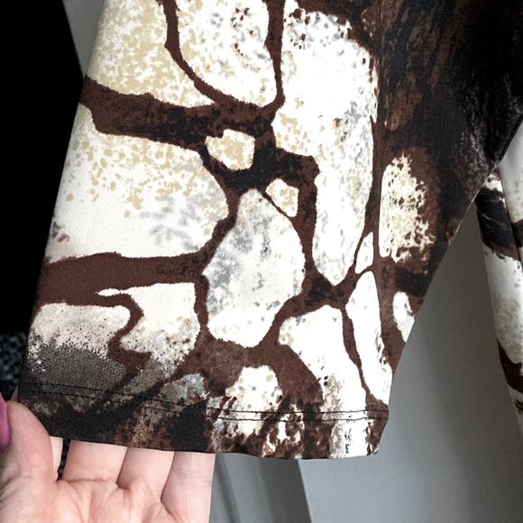 JACLYN SMITH Black, Brown & Beige Studded Bib Top Blouse! Stretchy & Stylish!!! - Picture 3 of 9